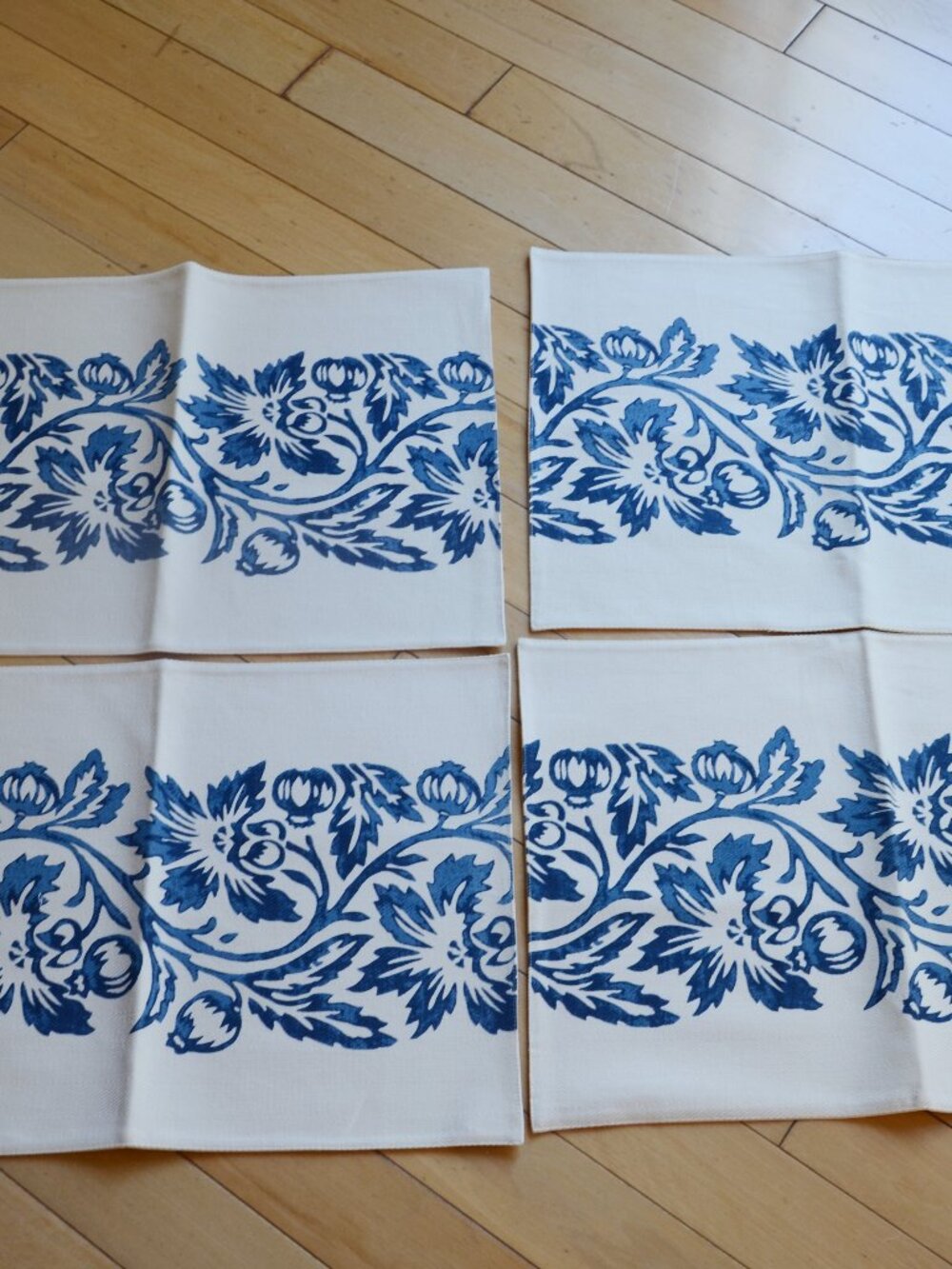 Lot of 4 Williams Sonoma Provence Navy Blue & Ivory Placemats 100% Cotton